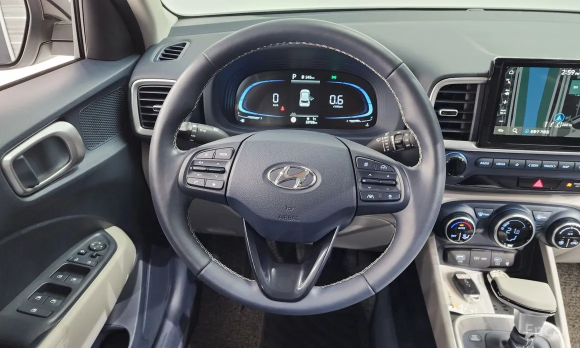 Фото 13 - Hyundai Venue