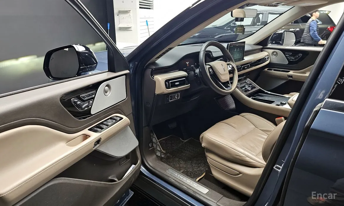 Фото 10 - Lincoln Aviator