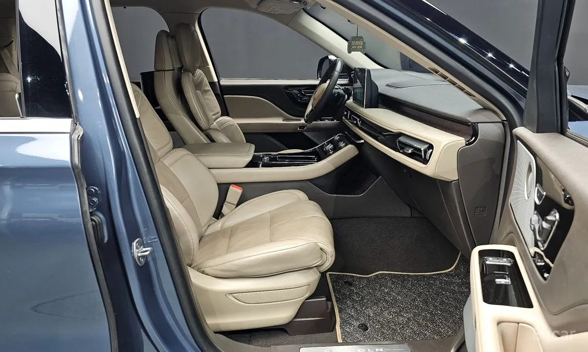 Фото 11 - Lincoln Aviator