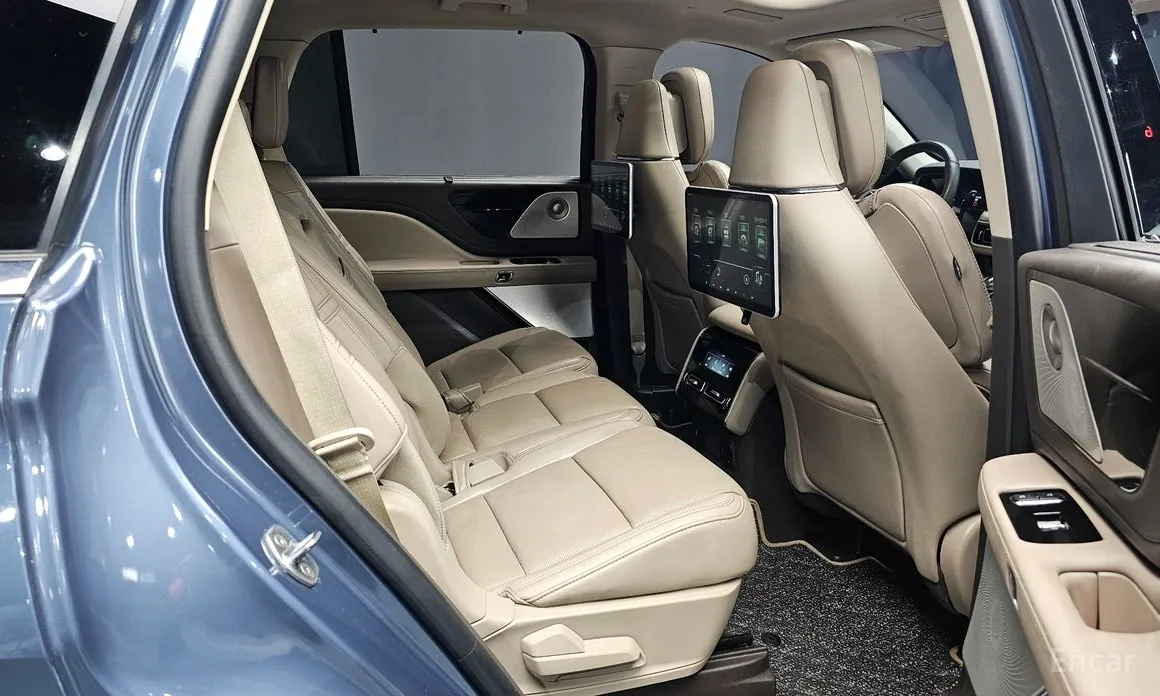 Фото 12 - Lincoln Aviator