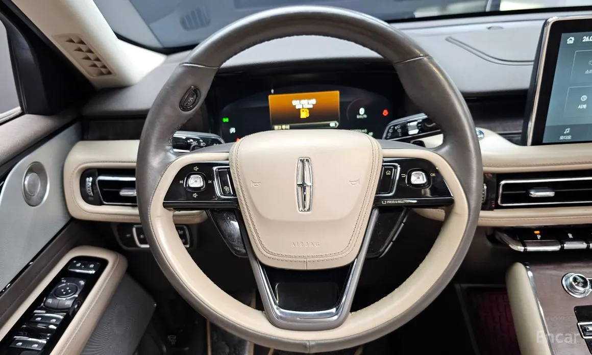 Фото 13 - Lincoln Aviator