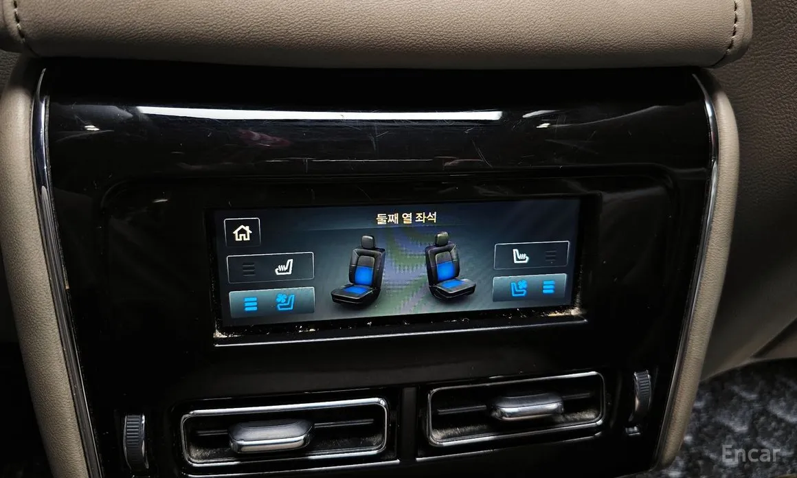 Фото 16 - Lincoln Aviator