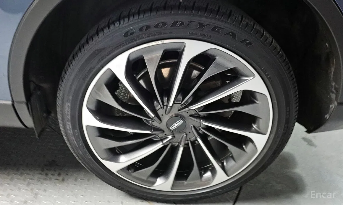 Фото 5 - Lincoln Aviator