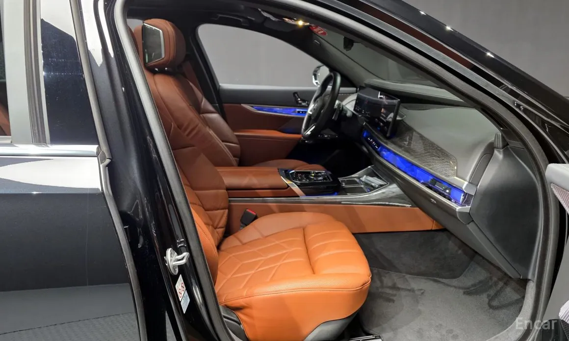 Фото 11 - BMW 7 Series