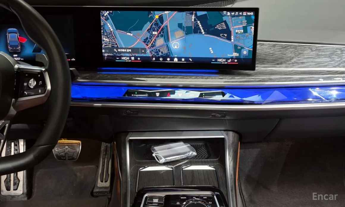 Фото 14 - BMW 7 Series