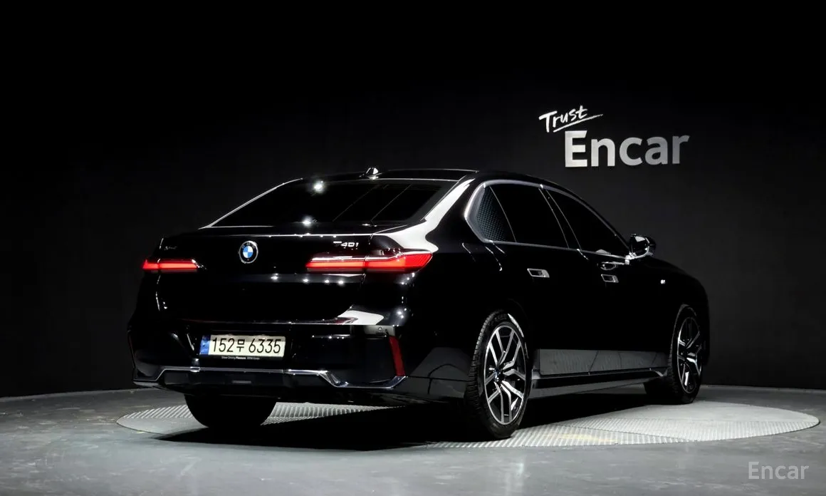 Фото 2 - BMW 7 Series