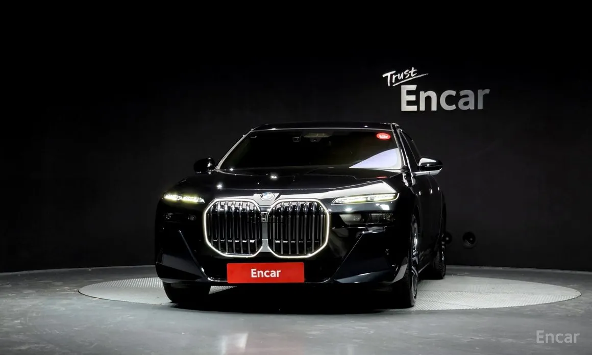 Фото 3 - BMW 7 Series