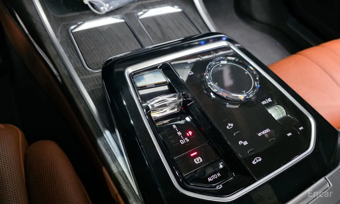 Фото 9 - BMW 7 Series