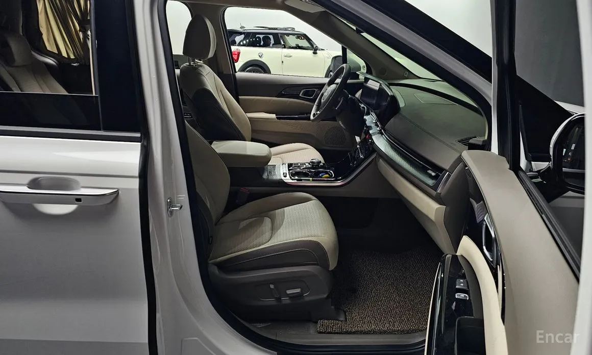 Фото 11 - Kia Carnival