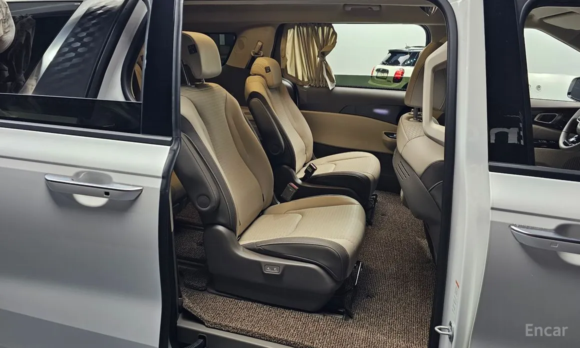 Фото 12 - Kia Carnival