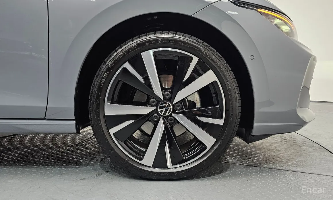 Фото 5 - Volkswagen Golf