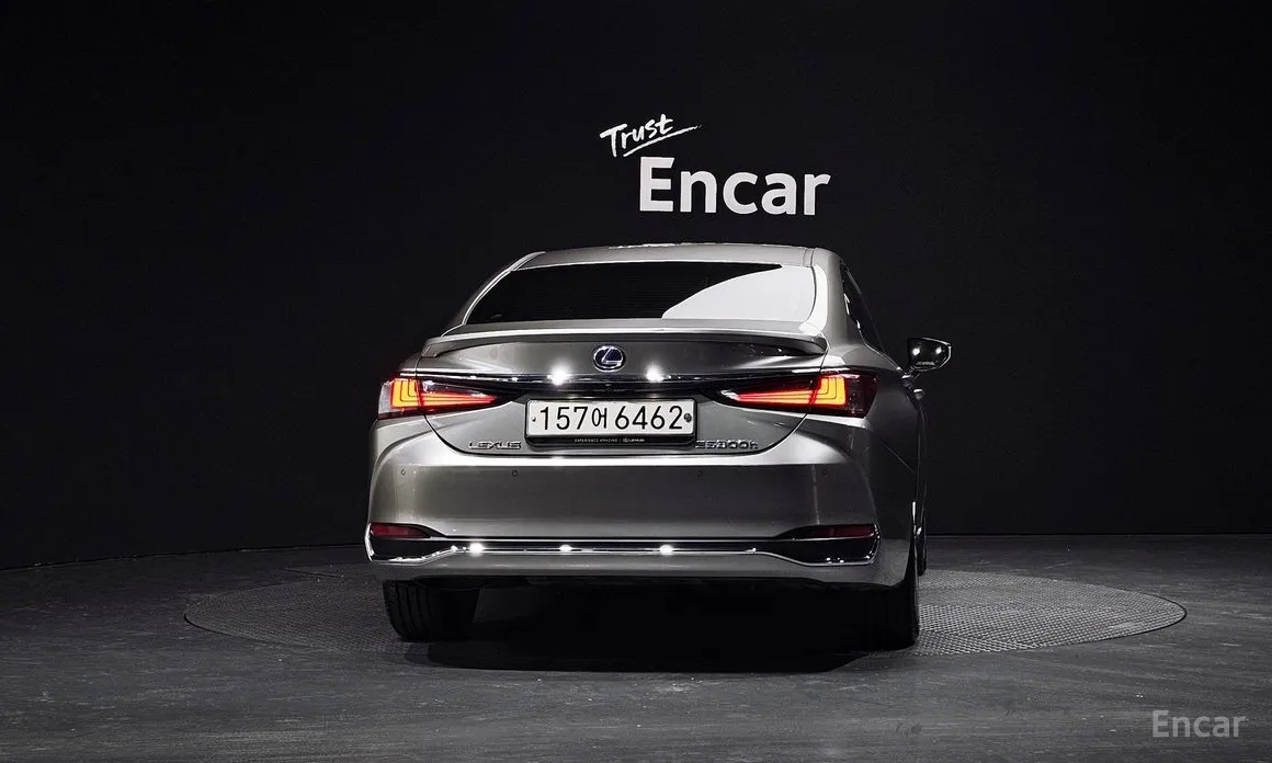 Фото 4 - Lexus ES