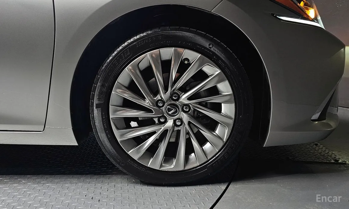 Фото 5 - Lexus ES