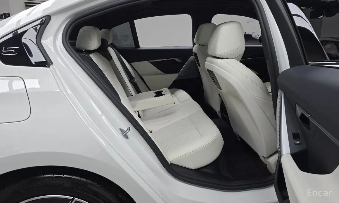 Фото 12 - BMW 5 Series