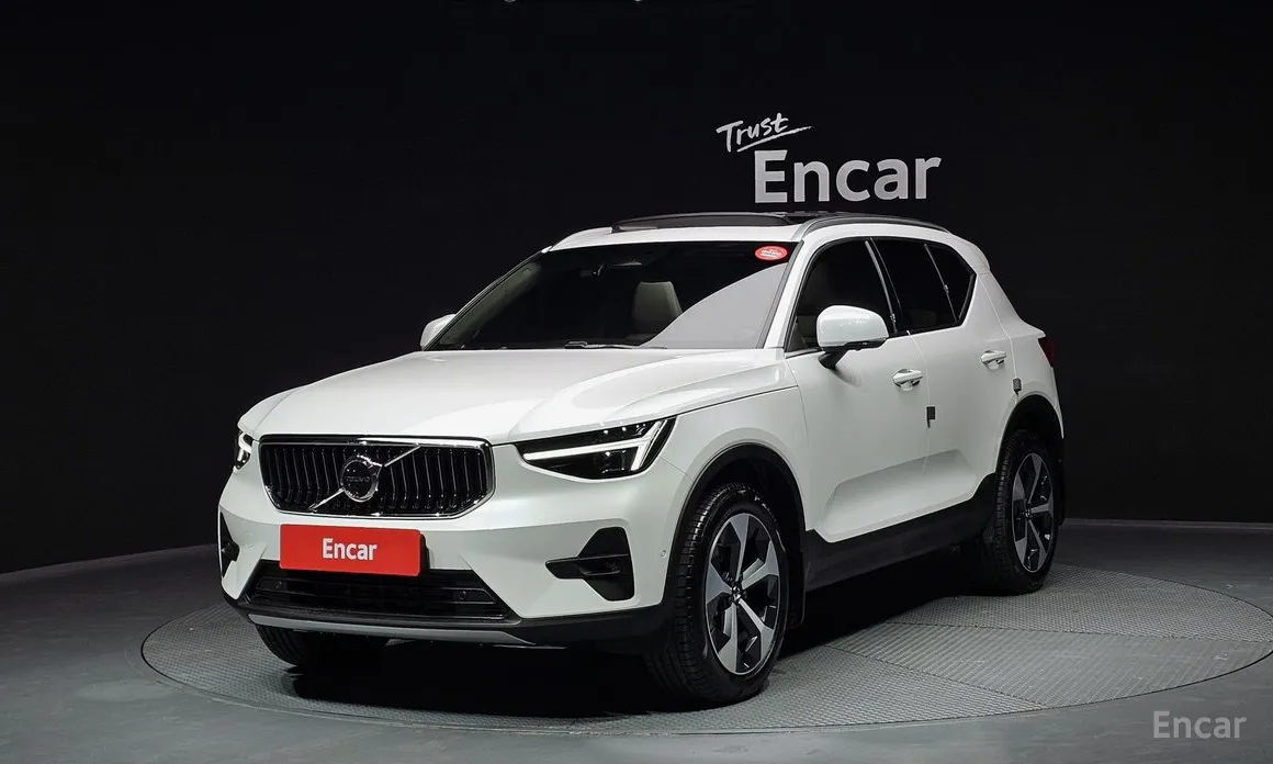 Фото 1 - Volvo XC40