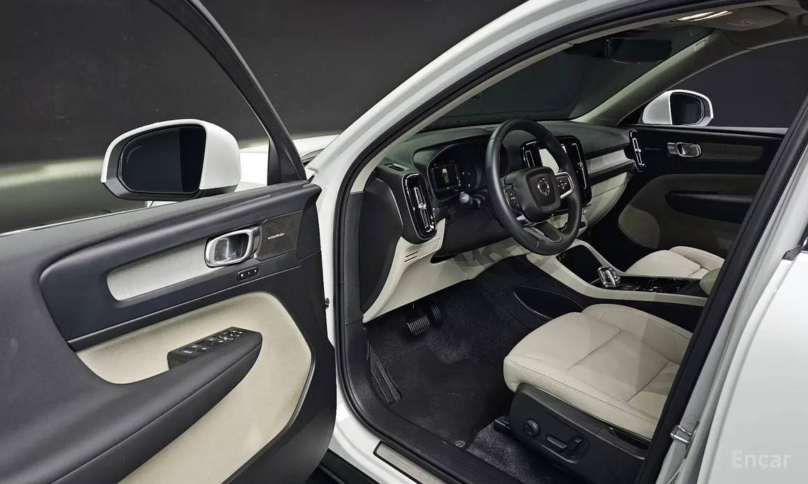 Фото 11 - Volvo XC40