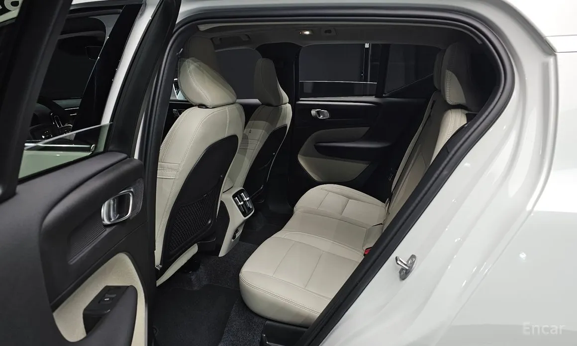 Фото 12 - Volvo XC40