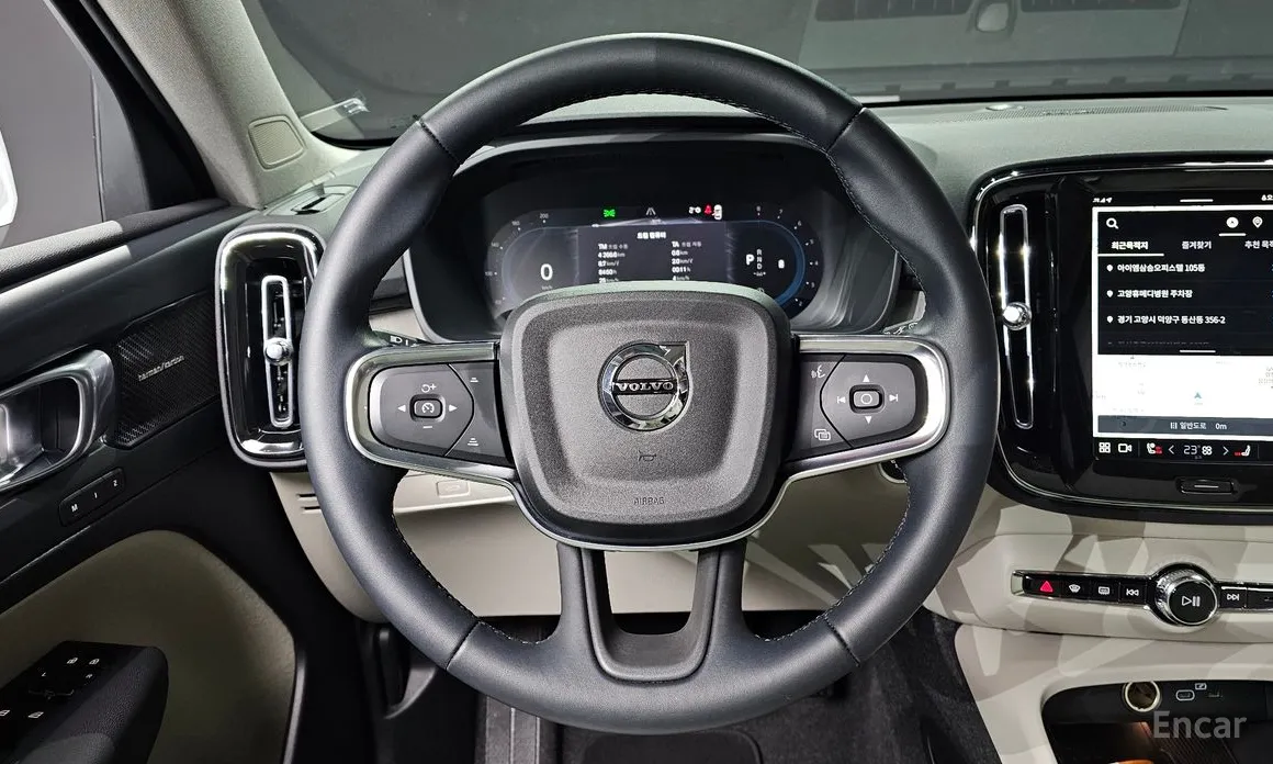 Фото 13 - Volvo XC40