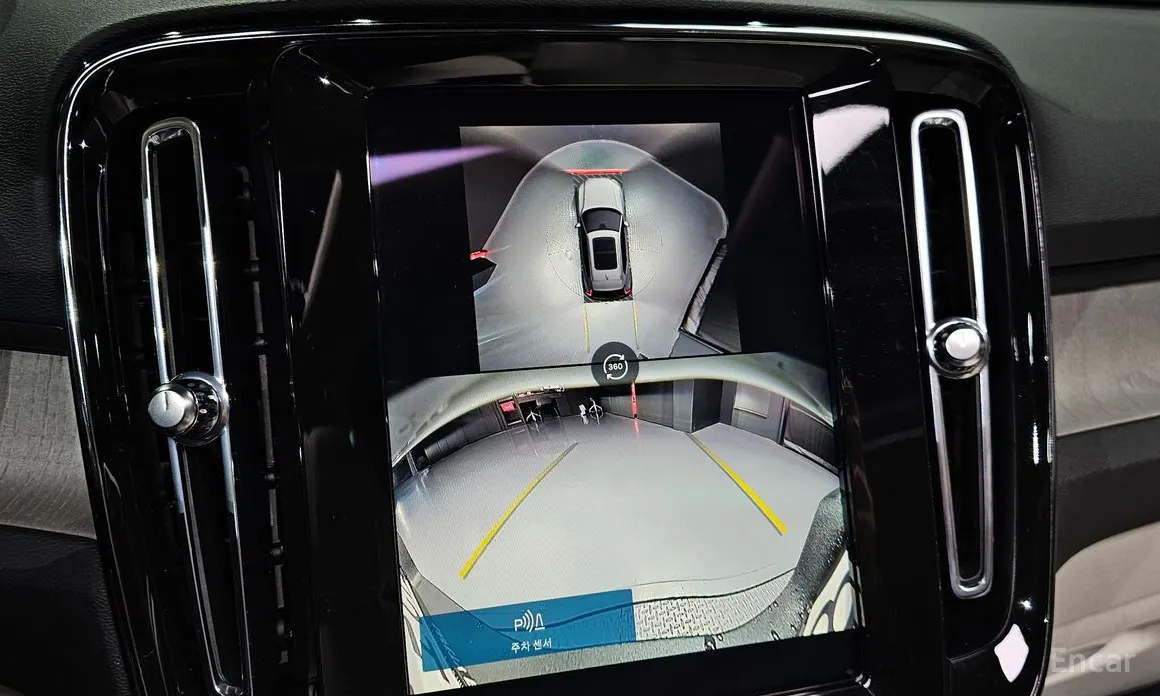 Фото 15 - Volvo XC40