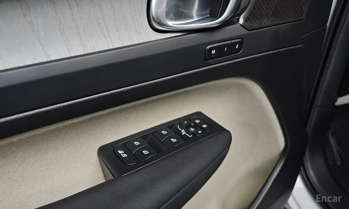 Фото 17 - Volvo XC40