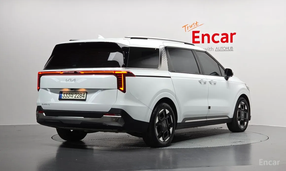 Фото 2 - Kia Carnival