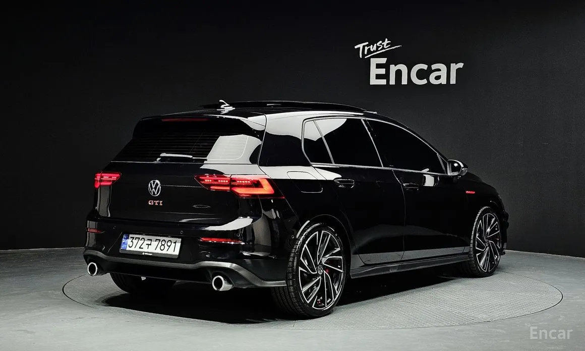 Фото 2 - Volkswagen Golf