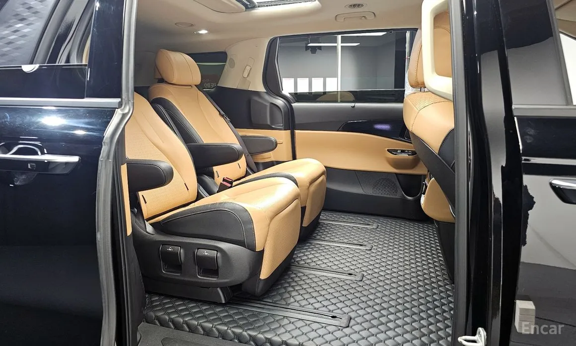 Фото 12 - Kia Carnival