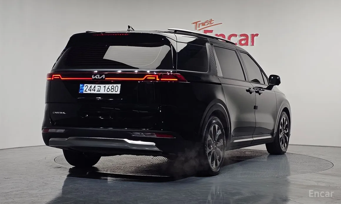 Фото 2 - Kia Carnival