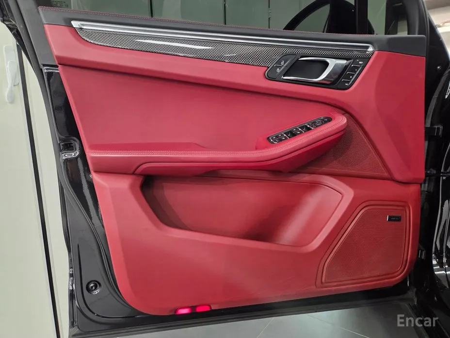 Фото 10 - Porsche Macan