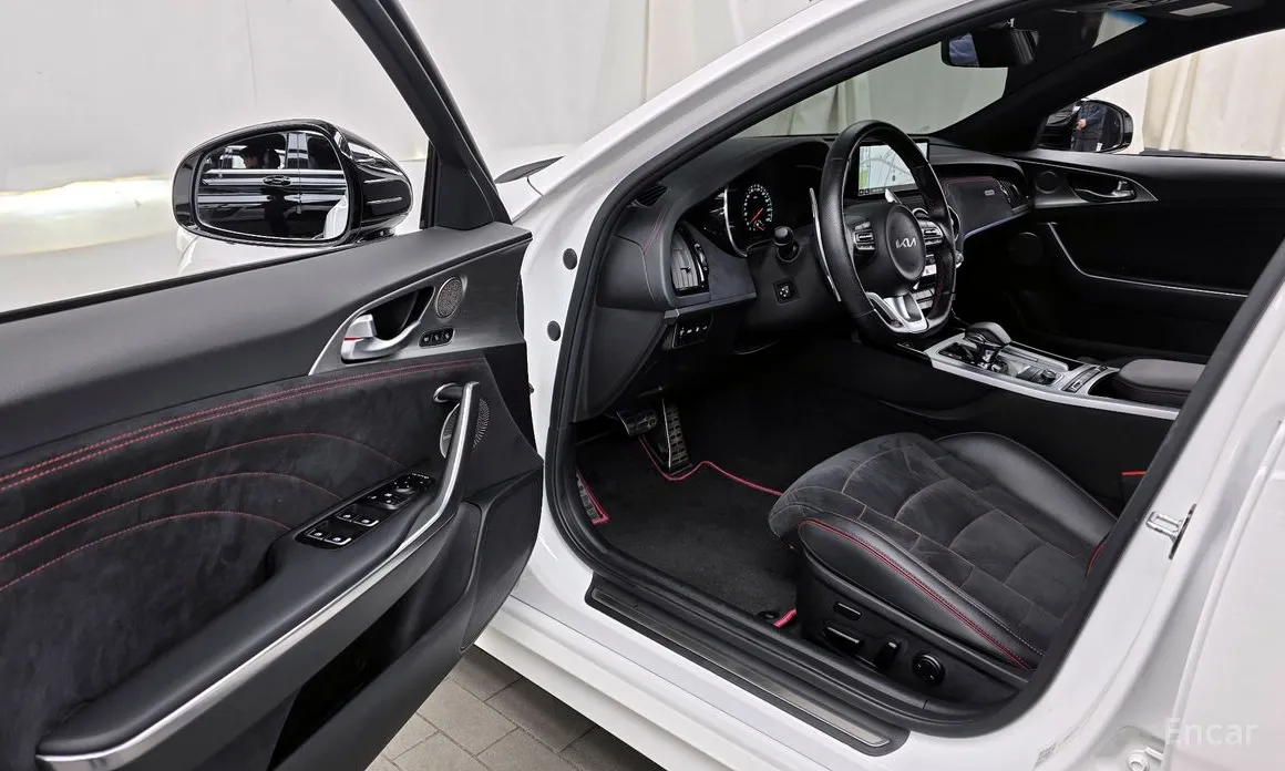 Фото 10 - Kia Stinger