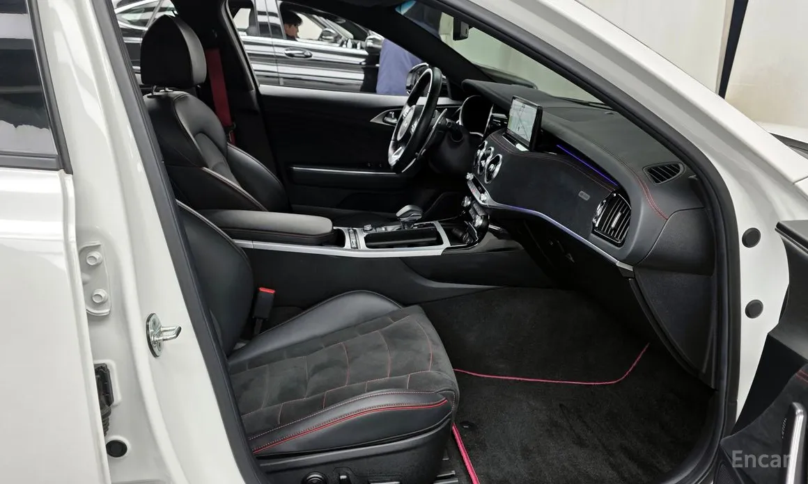 Фото 11 - Kia Stinger