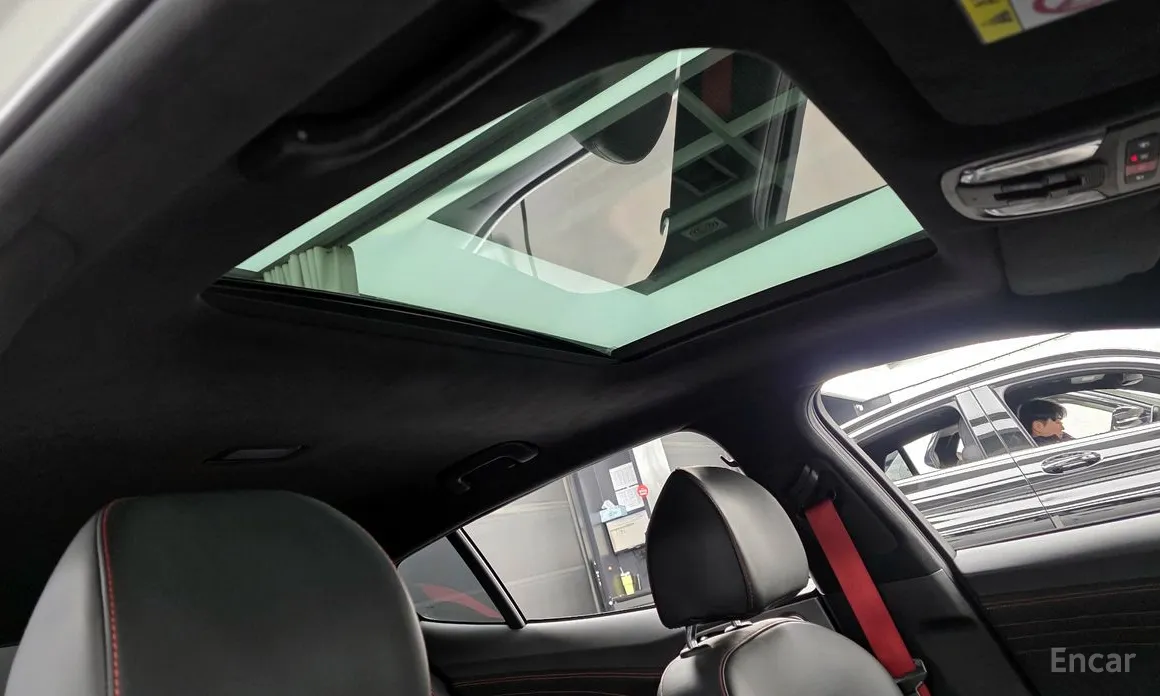 Фото 17 - Kia Stinger