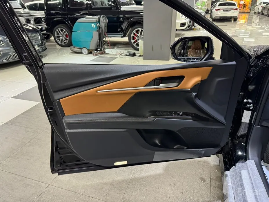 Фото 15 - Toyota Camry