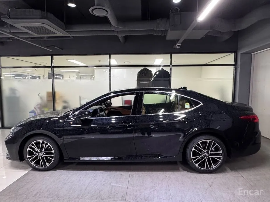 Фото 2 - Toyota Camry