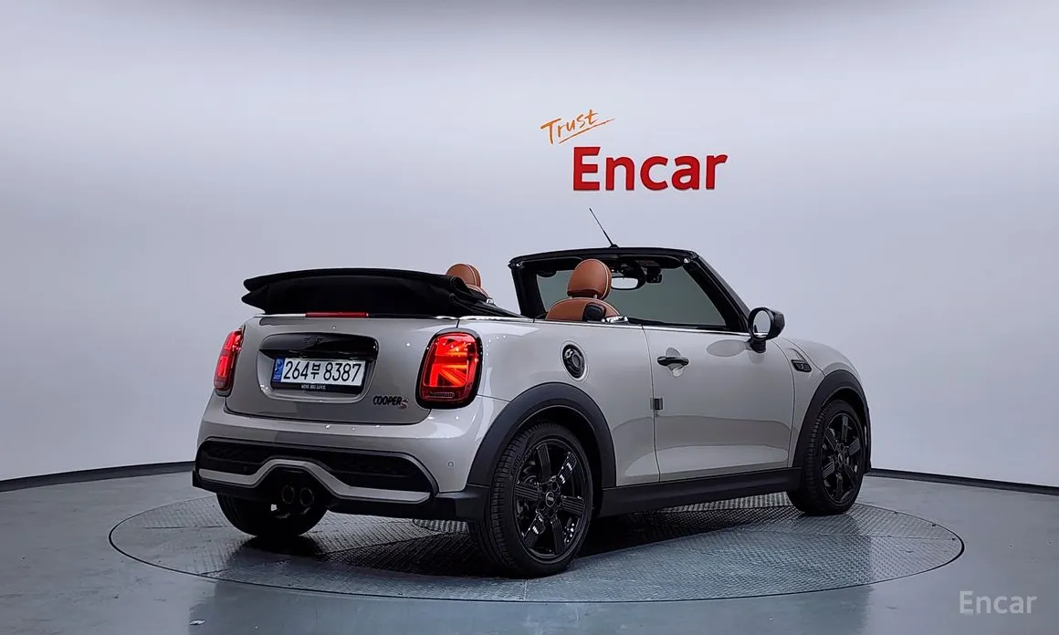 Фото 2 - Mini Cooper Convertible