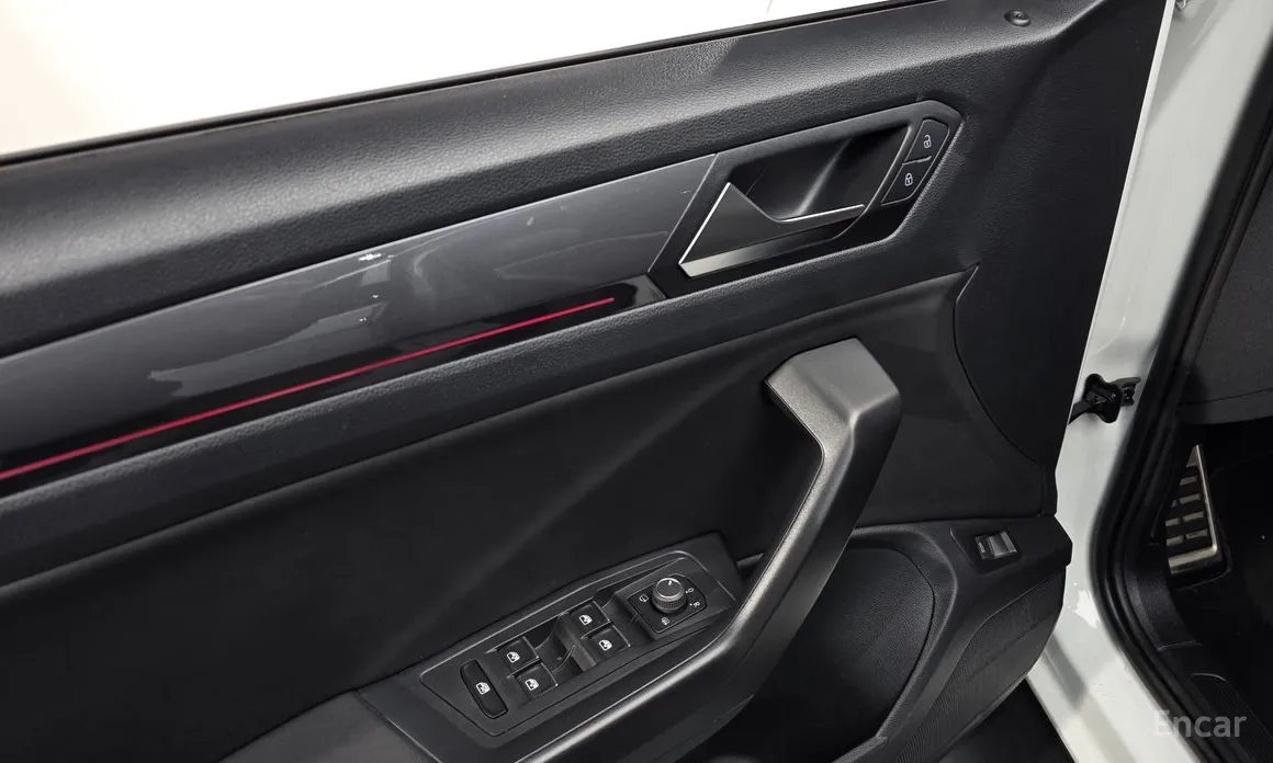 Фото 18 - Volkswagen T-Roc