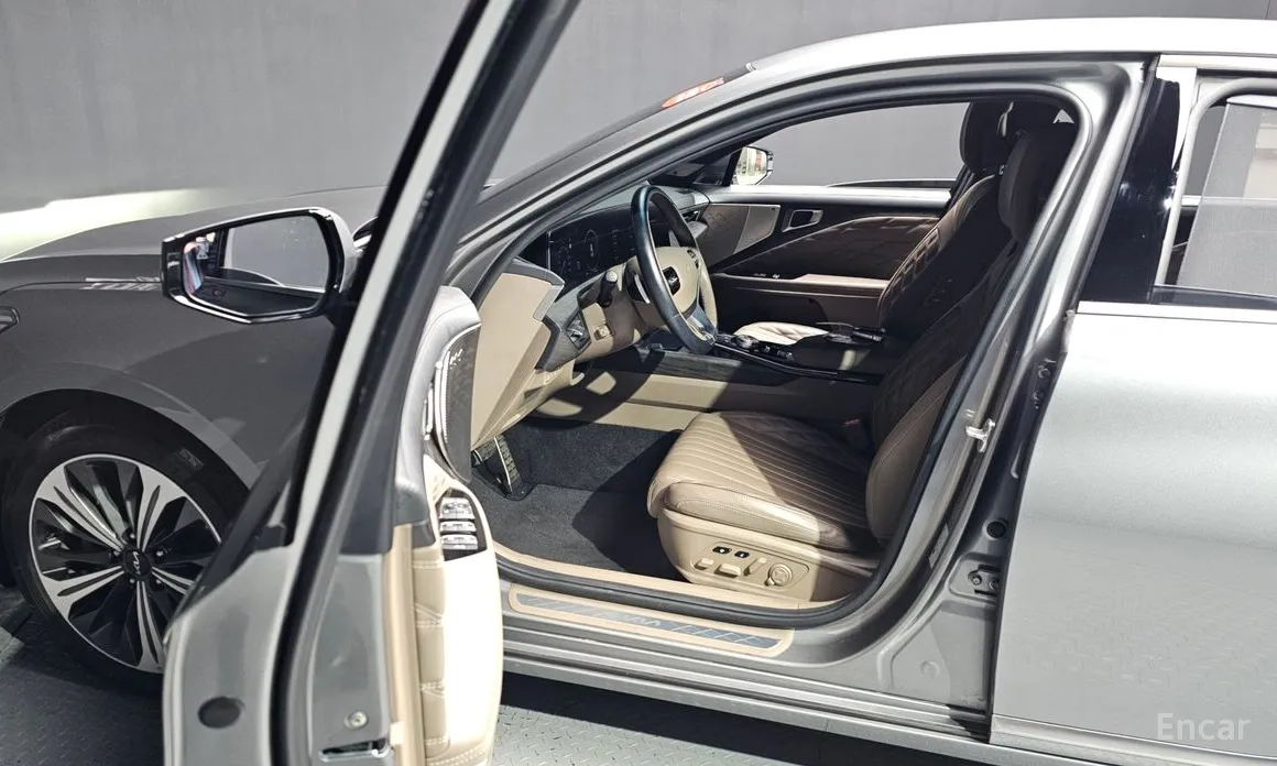 Photo 10 - Kia K8
