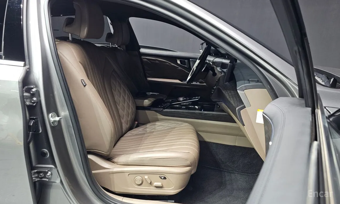 Photo 11 - Kia K8