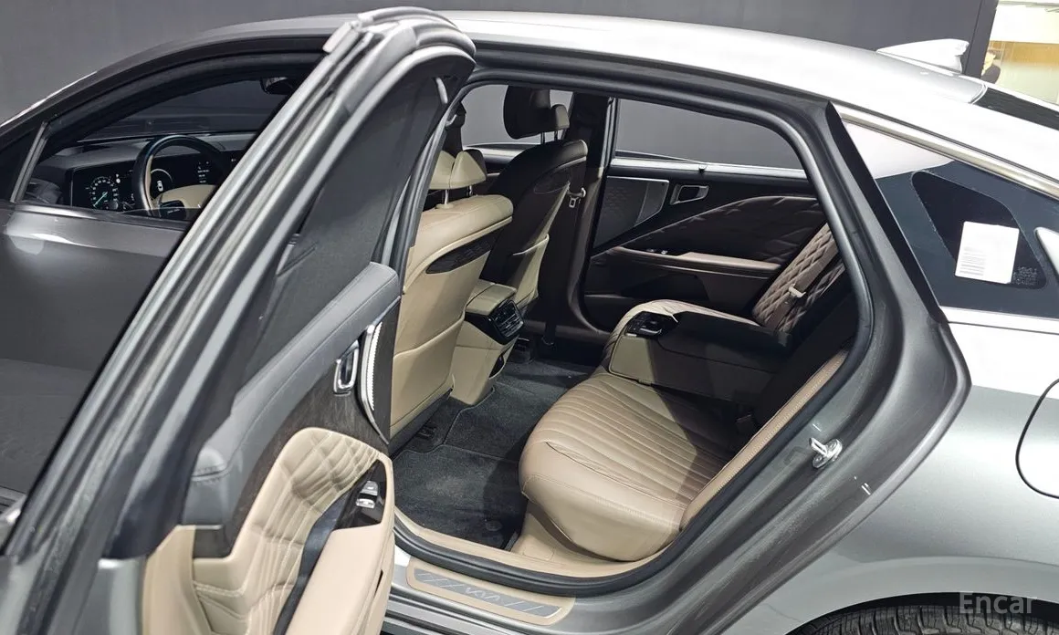 Photo 13 - Kia K8