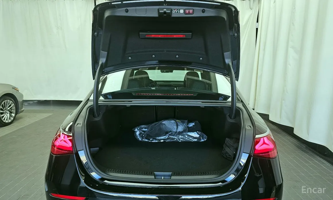 Фото 20 - Mercedes-Benz E-Class