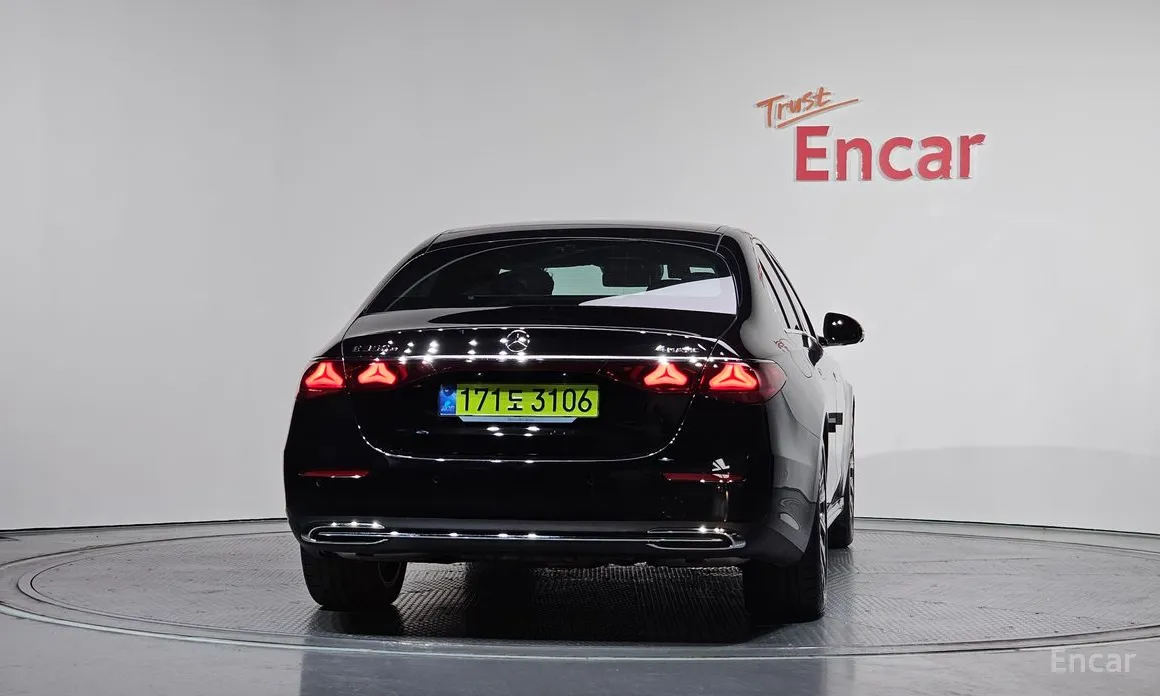 Фото 4 - Mercedes-Benz E-Class