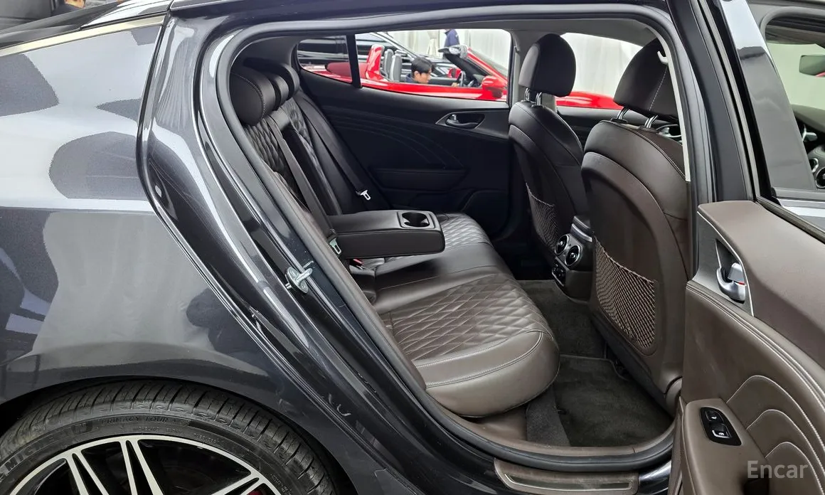 Фото 16 - Kia Stinger