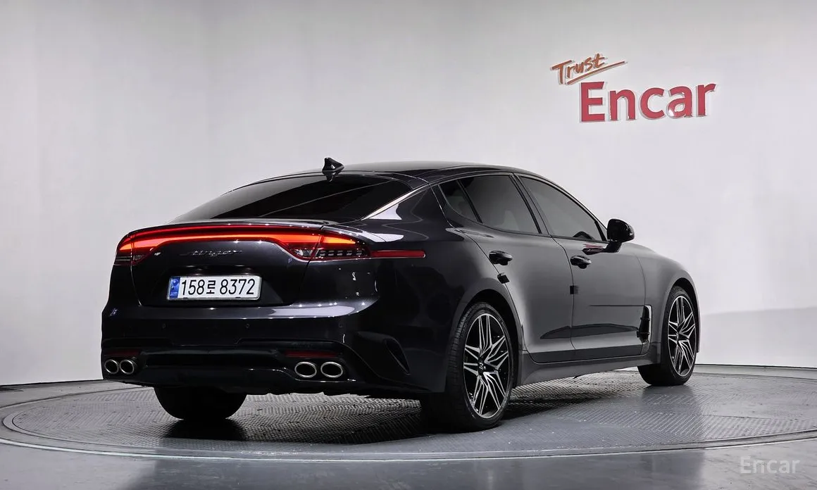 Фото 2 - Kia Stinger