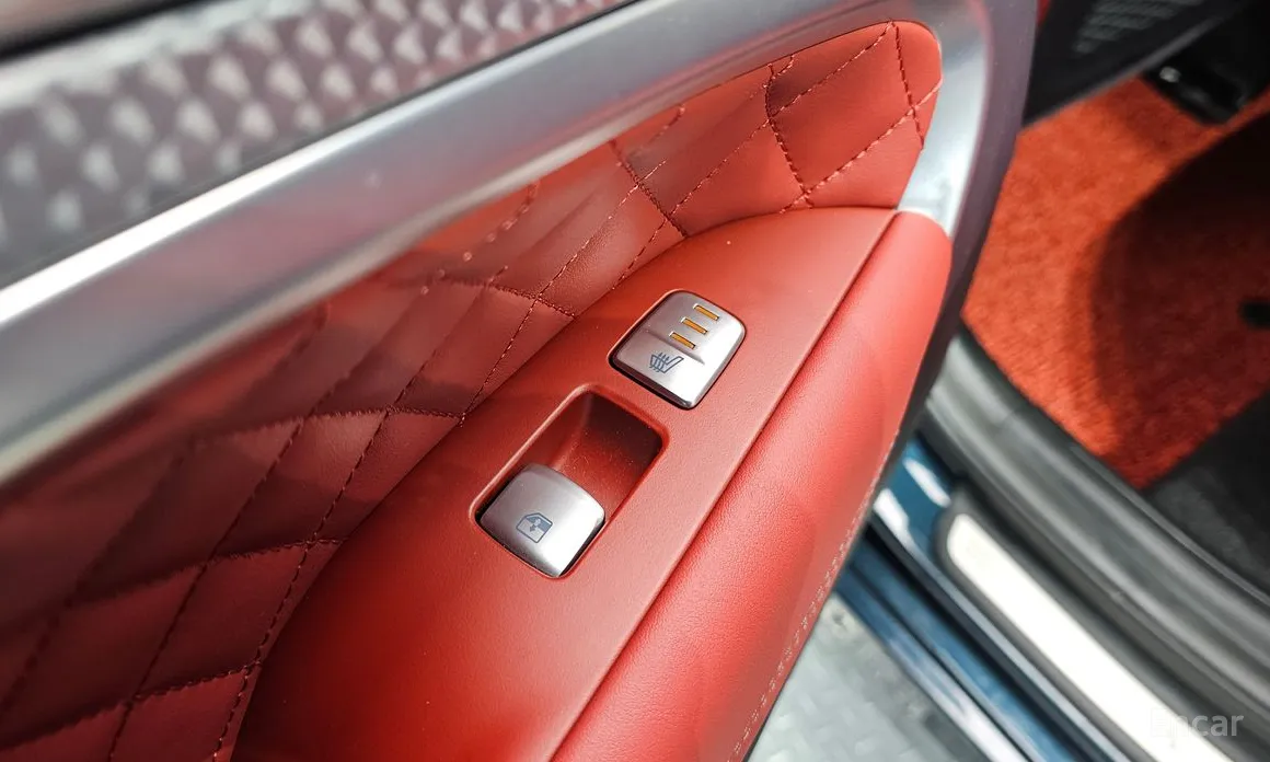 Photo 18 - Genesis G70