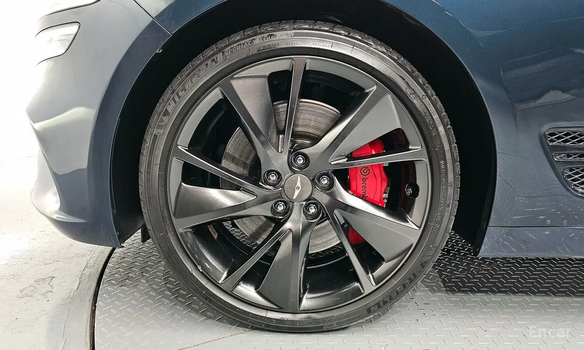 Photo 5 - Genesis G70