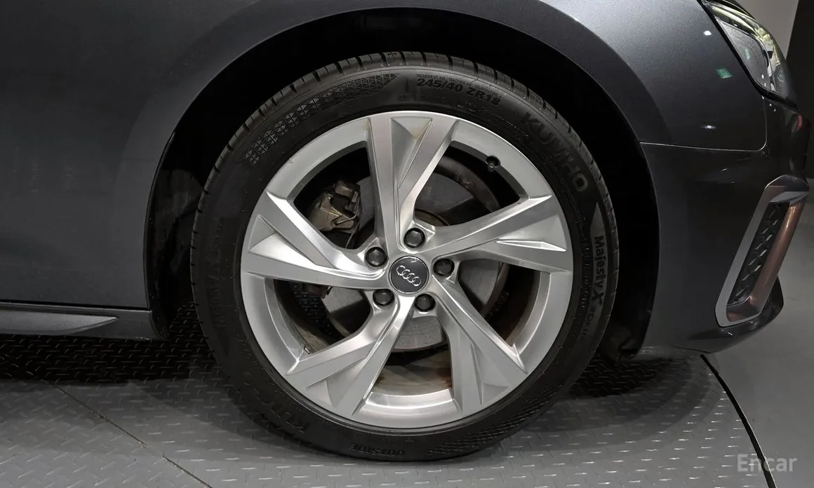 Фото 5 - Audi A4