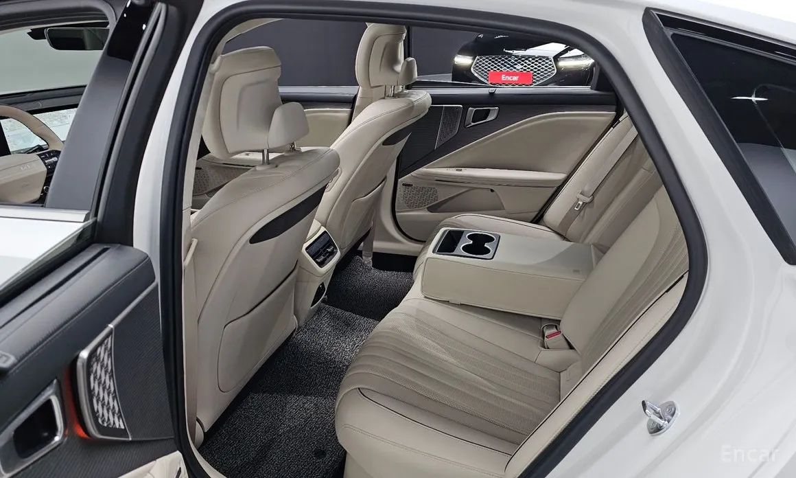 Фото 12 - Kia K8