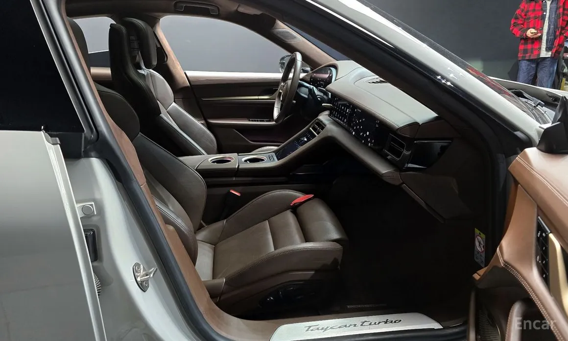 Фото 10 - Porsche Taycan