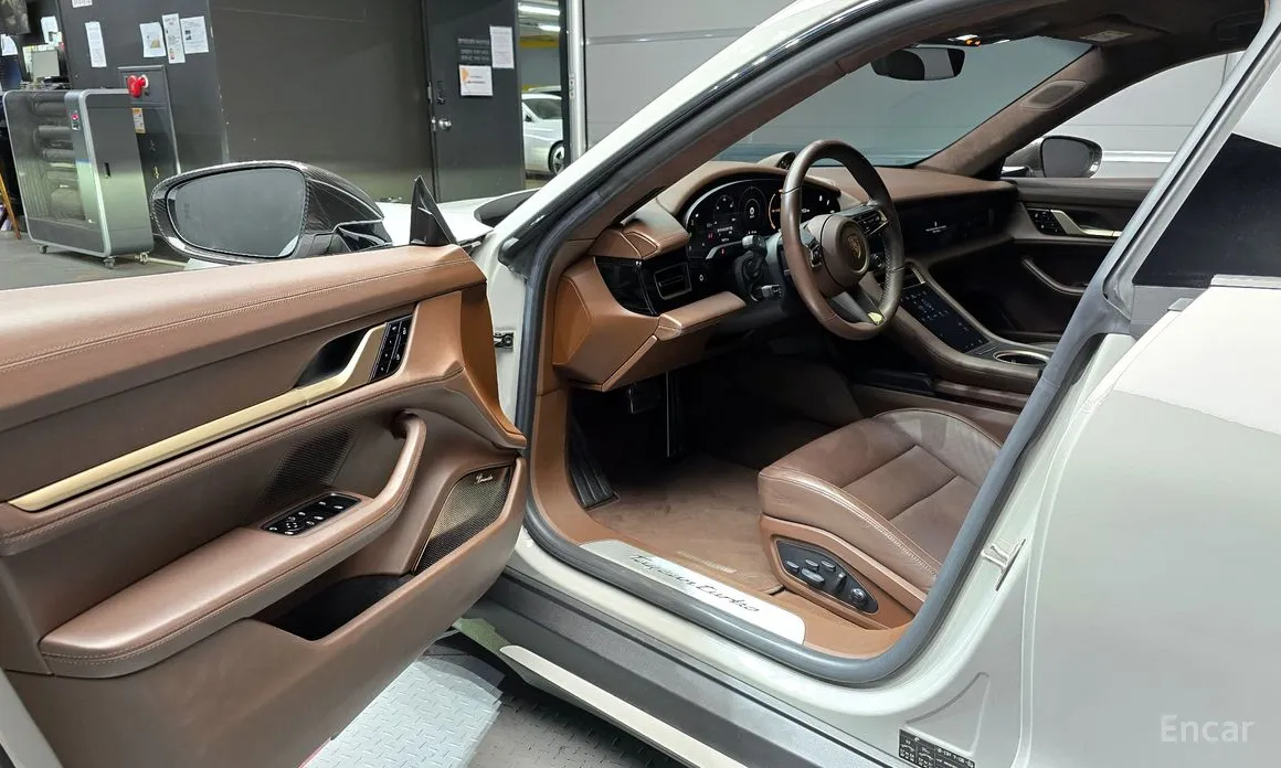 Фото 11 - Porsche Taycan