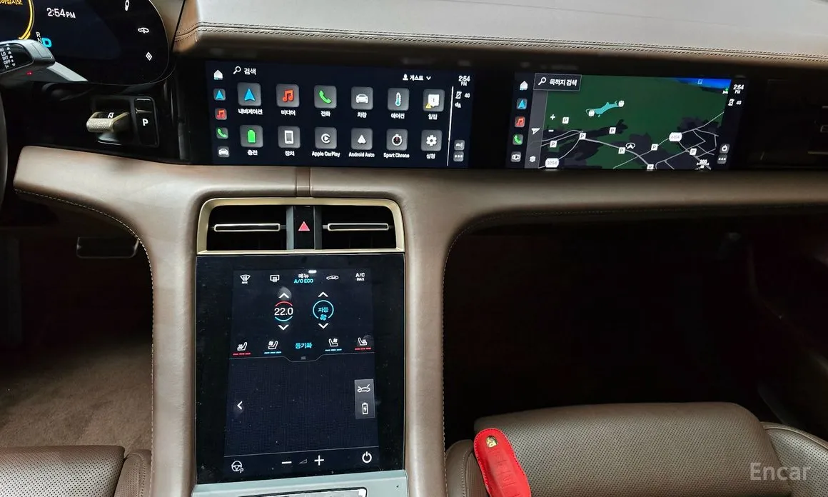 Фото 14 - Porsche Taycan